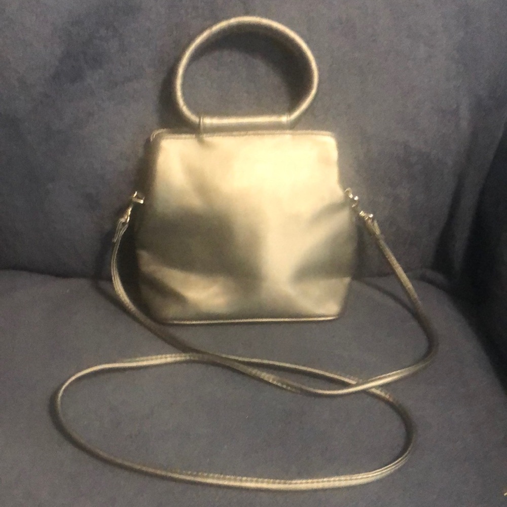 Gently used Fossil small cross body bag w/2 inside snaps & 1 sm & 1 lrg zipper